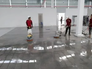 Các loại dụng cụ vệ sinh sàn nhà xưởng cần thiết nhất