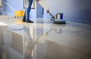 Quy trình phủ bóng sàn vinyl của HOAMYCARE